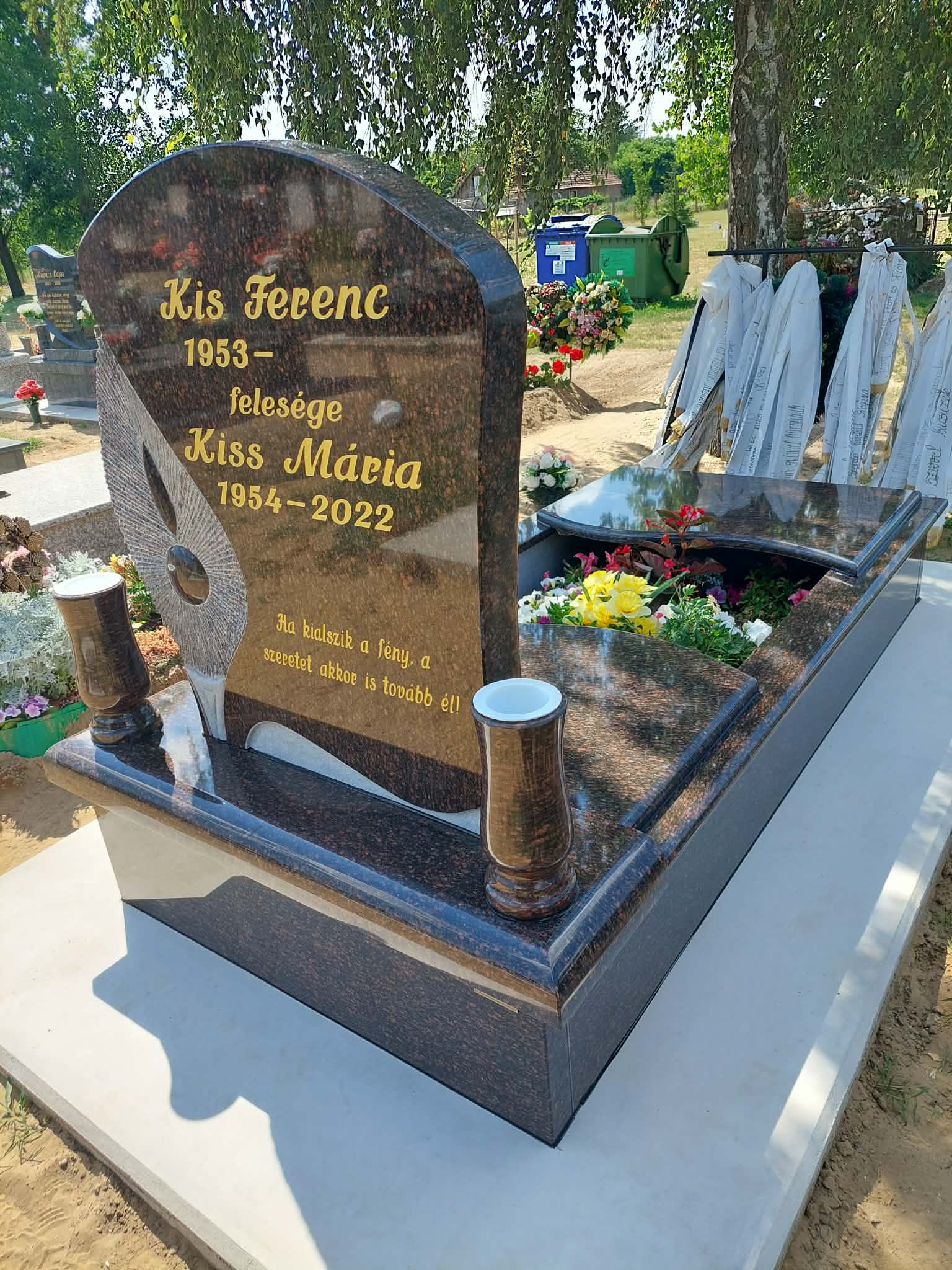 Gránit sír Berettyóújfalu